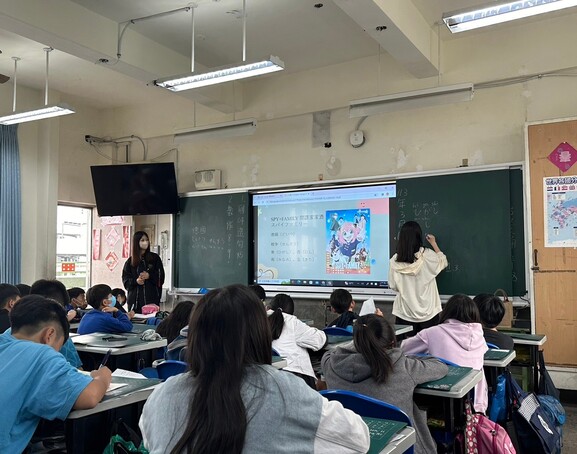 Community Elementary School Japanese Language Instruction