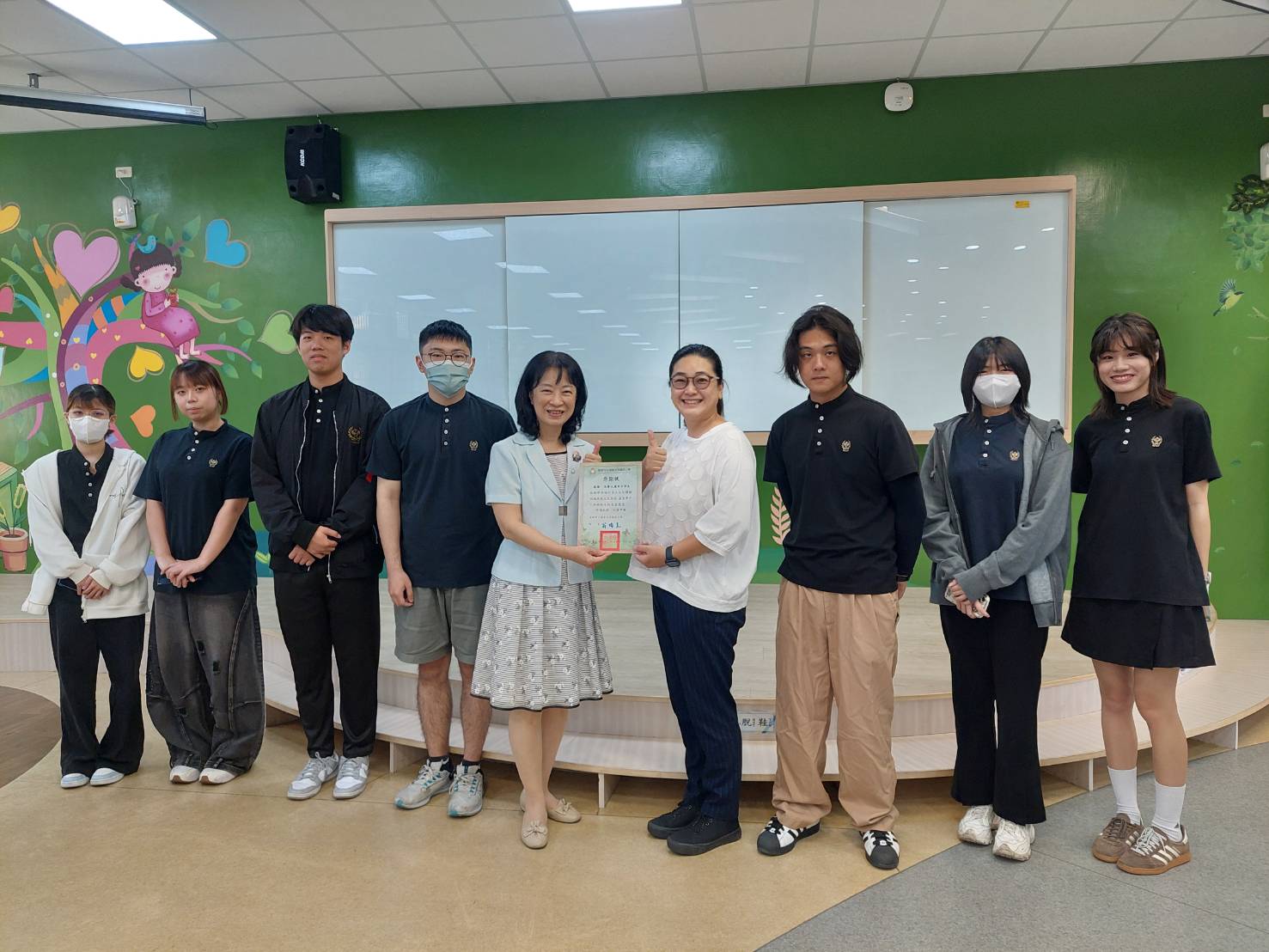 太平國小晨間日語教學活動－太平國小校長頒發感謝狀