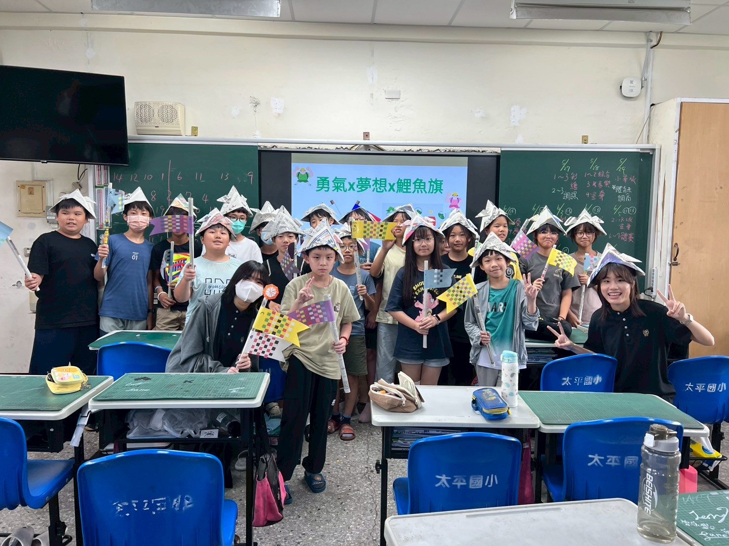 太平國小晨間日語教學－日本兒童節鯉魚旗與武士頭盔手作活動